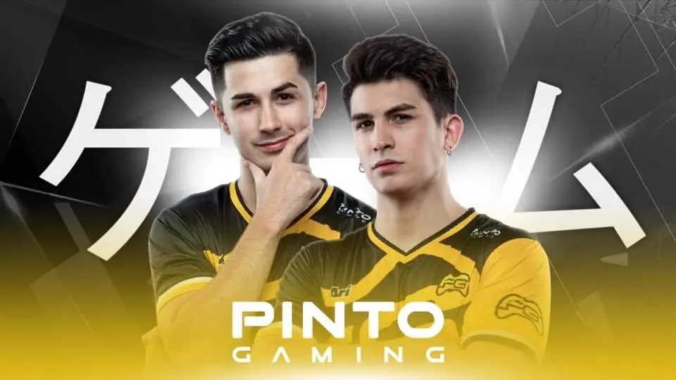 Antoine and Leo Pinto in Pinto Gaming jerseys