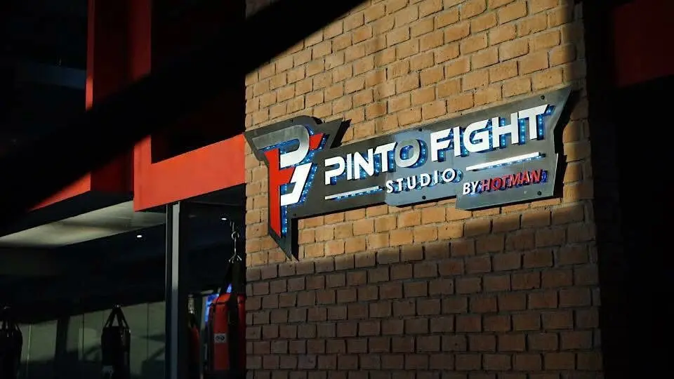 Pinto Fight Studio Bangkok signage